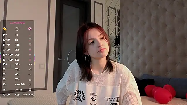 Snapshot of SharaSauer chatting on 02.16.26 SharaSauer online show from 02.16.26