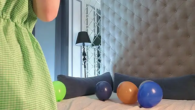 Snapshot of SharaSauer chatting on 02.28.26 SharaSauer online show from 02.28.26