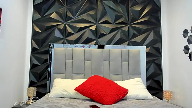 Snapshot of sol-angel chatting on 12.02.25 sol-angel online show from 12.02.25