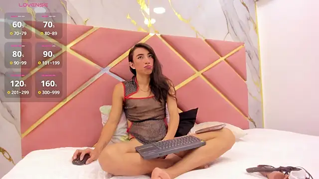 Snapshot of VALERIAQUEENTS__ chatting on 12.15.25 VALERIAQUEENTS online show from 12.15.25