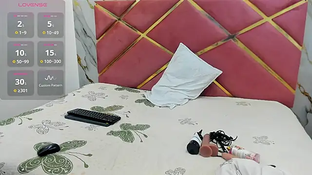 Snapshot of VALERIAQUEENTS__ chatting on 01.14.26 VALERIAQUEENTS online show from 01.14.26