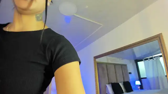 Snapshot of MelissaGill_ chatting on 12.05.25 MelissaGill online show from 12.05.25