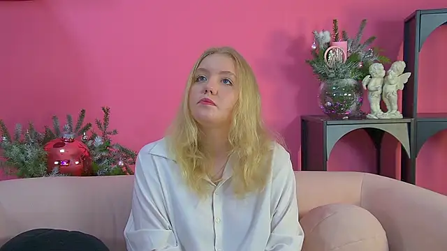 Snapshot of EmilyEvanse chatting on 12.02.25 EmilyEvanse online show from 12.02.25