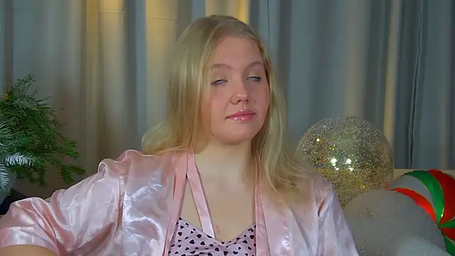 Snapshot of EmilyEvanse chatting on 12.17.25 EmilyEvanse online show from 12.17.25