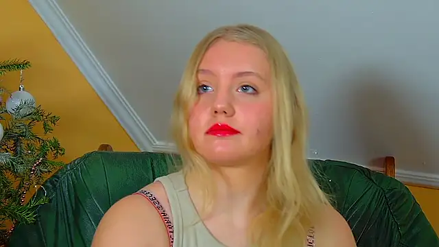 Snapshot of EmilyEvanse chatting on 12.21.25 EmilyEvanse online show from 12.21.25