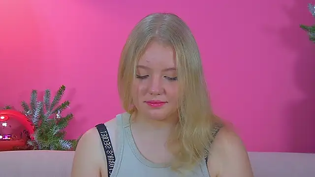 Snapshot of EmilyEvanse chatting on 12.22.25 EmilyEvanse online show from 12.22.25