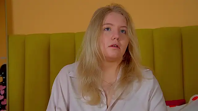 Snapshot of EmilyEvanse chatting on 02.19.26 EmilyEvanse online show from 02.19.26