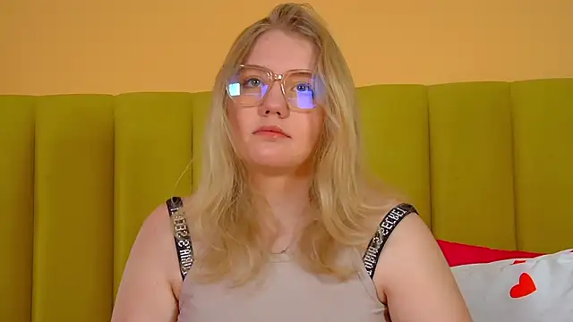 Snapshot of EmilyEvanse chatting on 02.22.26 EmilyEvanse online show from 02.22.26