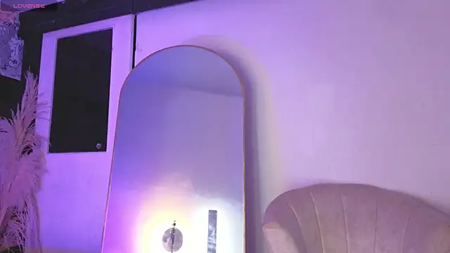 Snapshot of megan_lenon chatting on 06.14.26 megan lenon online show from 06.14.26