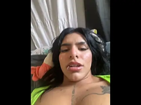 Snapshot of SaraAndrade_ chatting on 12.13.25 SaraAndrade online show from 12.13.25