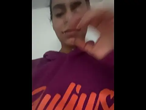 Snapshot of SaraAndrade_ chatting on 12.15.25 SaraAndrade online show from 12.15.25