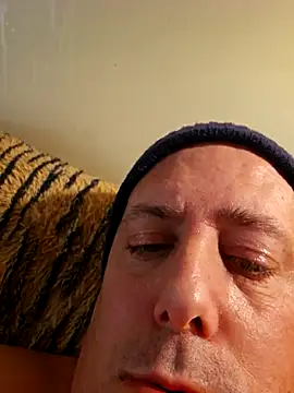 Snapshot of BODY78_M chatting on 12.20.25 BODY78 M online show from 12.20.25