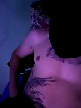 Snapshot of Mascarado01i chatting on 11.27.25 Mascarado01i online show from 11.27.25