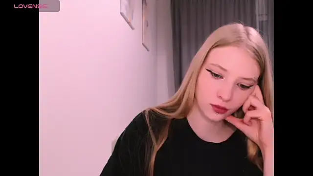 Snapshot of _Milana_Sparkl75_ chatting on 12.05.25 Milana Sparkl75 online show from 12.05.25