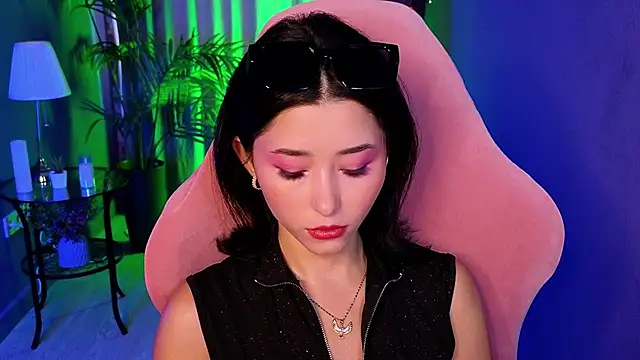 Snapshot of RedMidnight chatting on 06.19.26 RedMidnight online show from 06.19.26