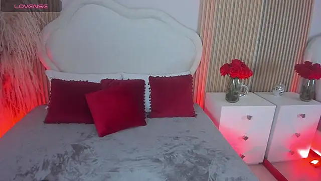 Snapshot of Vera_Gold_ chatting on 12.23.25 Vera Gold online show from 12.23.25