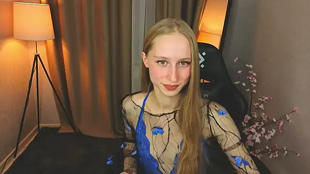 Snapshot of Le0nSky chatting on 11.30.25 Le0nSky online show from 11.30.25