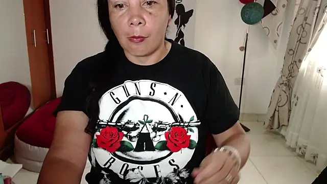 Snapshot of vivian-milf chatting on 12.17.25 vivian-milf online show from 12.17.25