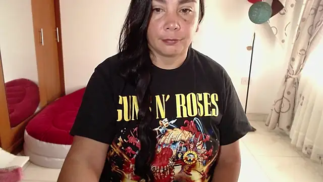 Snapshot of vivian-milf chatting on 12.18.25 vivian-milf online show from 12.18.25