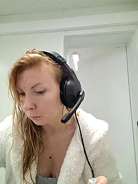 Snapshot of JenyJansy chatting on 12.02.25 JenyJansy online show from 12.02.25