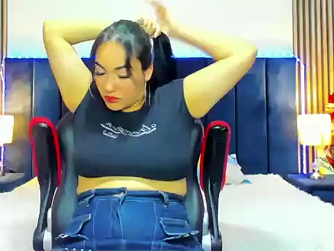 Snapshot of AzumiWalker chatting on 01.06.26 AzumiWalker online show from 01.06.26