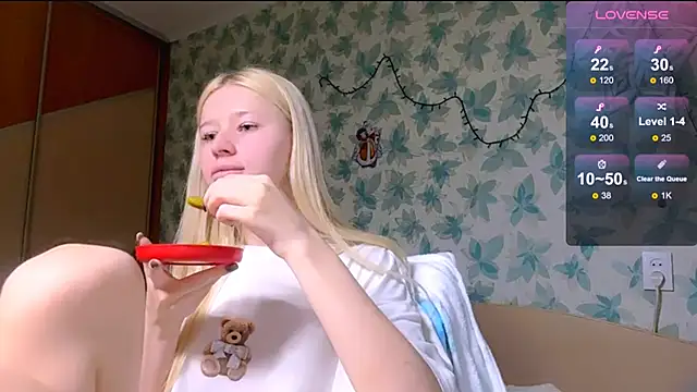 Snapshot of Barbie_Blondie chatting on 03.29.26 Barbie Blondie online show from 03.29.26
