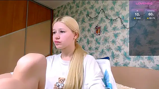 Snapshot of Barbie_Blondie chatting on 04.03.26 Barbie Blondie online show from 04.03.26