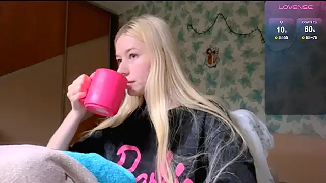 Snapshot of Barbie_Blondie chatting on 04.13.26 Barbie Blondie online show from 04.13.26