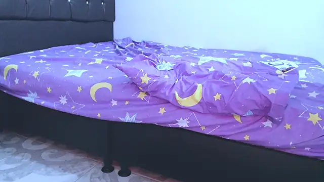 Snapshot of NoaLeon21 chatting on 12.18.25 NoaLeon21 online show from 12.18.25