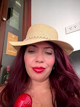 Snapshot of IsaSantoDomingo chatting on 12.18.25 IsaSantoDomingo online show from 12.18.25