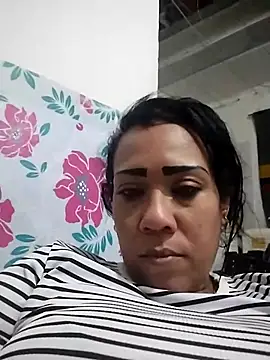 Snapshot of KarolWest_ chatting on 12.18.25 KarolWest online show from 12.18.25