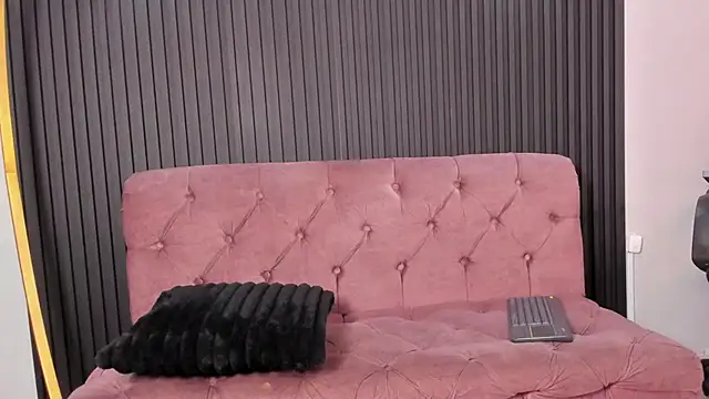 Snapshot of KarolWest_ chatting on 01.10.26 KarolWest online show from 01.10.26