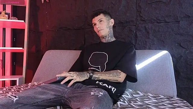 Snapshot of Paulo_527 chatting on 02.14.26 Paulo 527 online show from 02.14.26