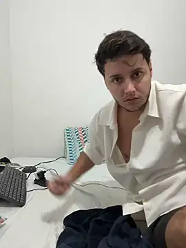 Snapshot of RicoValen chatting on 02.17.26 RicoValen online show from 02.17.26