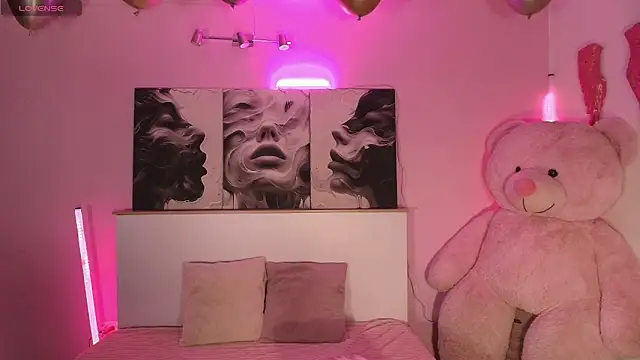 Snapshot of LindseyCoxx chatting on 02.11.26 LindseyCoxx online show from 02.11.26