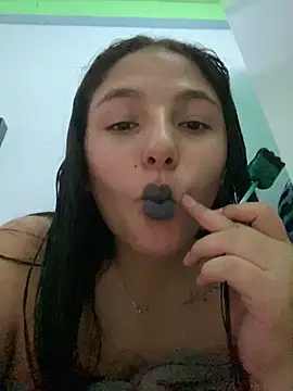 Snapshot of Emily_milk_1 chatting on 05.20.26 Emily milk 1 online show from 05.20.26