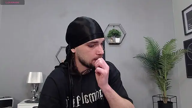 Snapshot of KaneHunter chatting on 04.18.26 KaneHunter online show from 04.18.26