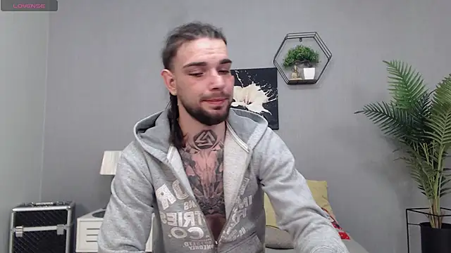 Snapshot of KaneHunter chatting on 04.20.26 KaneHunter online show from 04.20.26