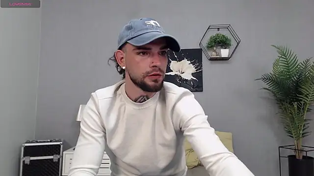 Snapshot of KaneHunter chatting on 05.17.26 KaneHunter online show from 05.17.26