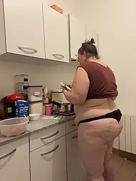 bea french curvy online show from 03.12.26