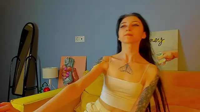 Snapshot of Ellen_Hops chatting on 12.03.25 Ellen Hops online show from 12.03.25