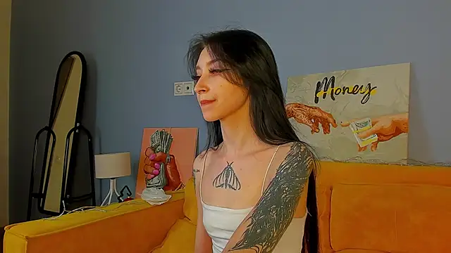 Snapshot of Ellen_Hops chatting on 12.04.25 Ellen Hops online show from 12.04.25