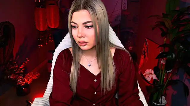 Snapshot of HyileyClark chatting on 03.25.26 HyileyClark online show from 03.25.26