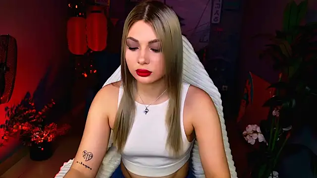 Snapshot of HyileyClark chatting on 03.27.26 HyileyClark online show from 03.27.26