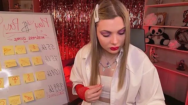 Snapshot of HyileyClark chatting on 04.10.26 HyileyClark online show from 04.10.26