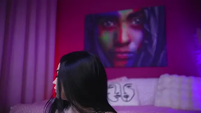 Snapshot of sashalorenzz chatting on 12.14.25 sashalorenzz online show from 12.14.25