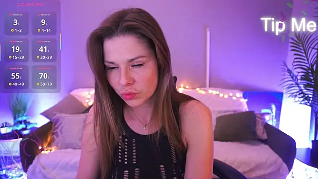 KissableKira online show from 04.18.26