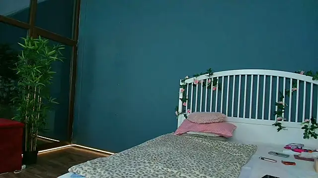 Snapshot of Cougar_Milff chatting on 06.18.26 Cougar Milff online show from 06.18.26