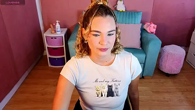 Snapshot of AdharaWo chatting on 12.04.25 AdharaWo online show from 12.04.25