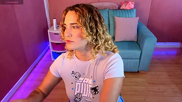 Snapshot of AdharaWo chatting on 01.14.26 AdharaWo online show from 01.14.26